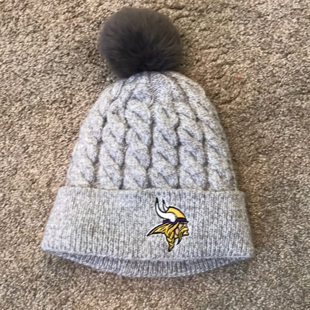 Minnesota Vikings women’s Pom Pom beanie